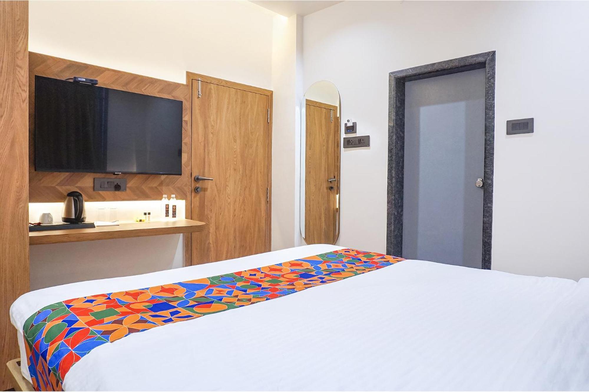 Fabhotel Prime Shourya Residency - Nr Maharshi Karve Museum Пюн Екстериор снимка
