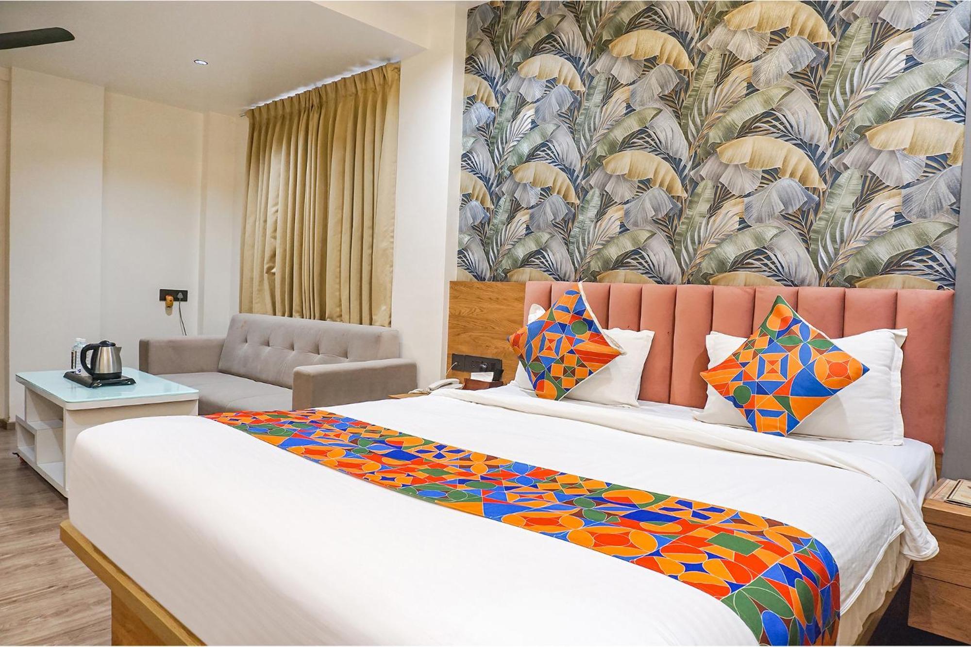 Fabhotel Prime Shourya Residency - Nr Maharshi Karve Museum Пюн Екстериор снимка