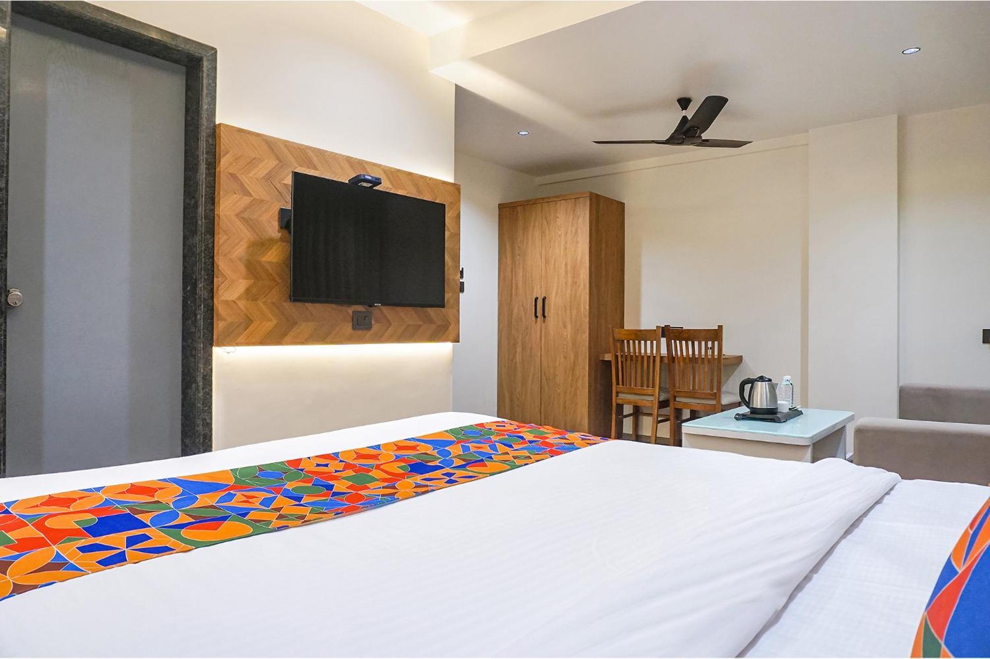Fabhotel Prime Shourya Residency - Nr Maharshi Karve Museum Пюн Екстериор снимка