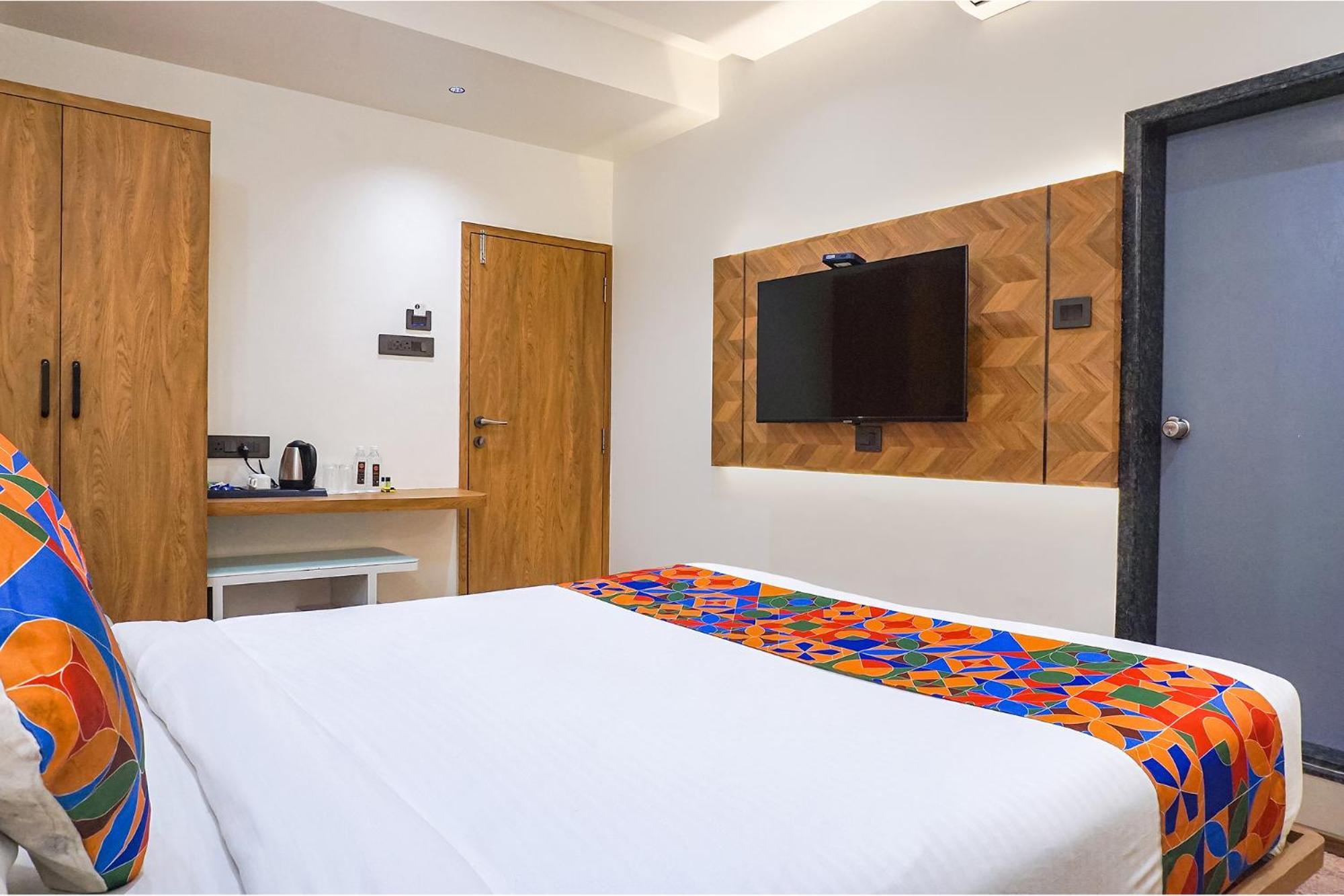 Fabhotel Prime Shourya Residency - Nr Maharshi Karve Museum Пюн Екстериор снимка
