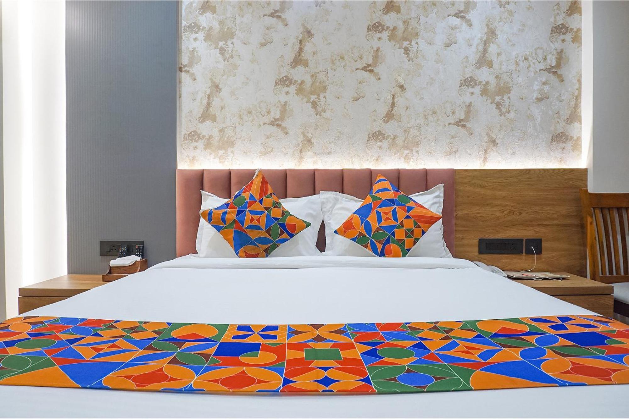 Fabhotel Prime Shourya Residency - Nr Maharshi Karve Museum Пюн Екстериор снимка