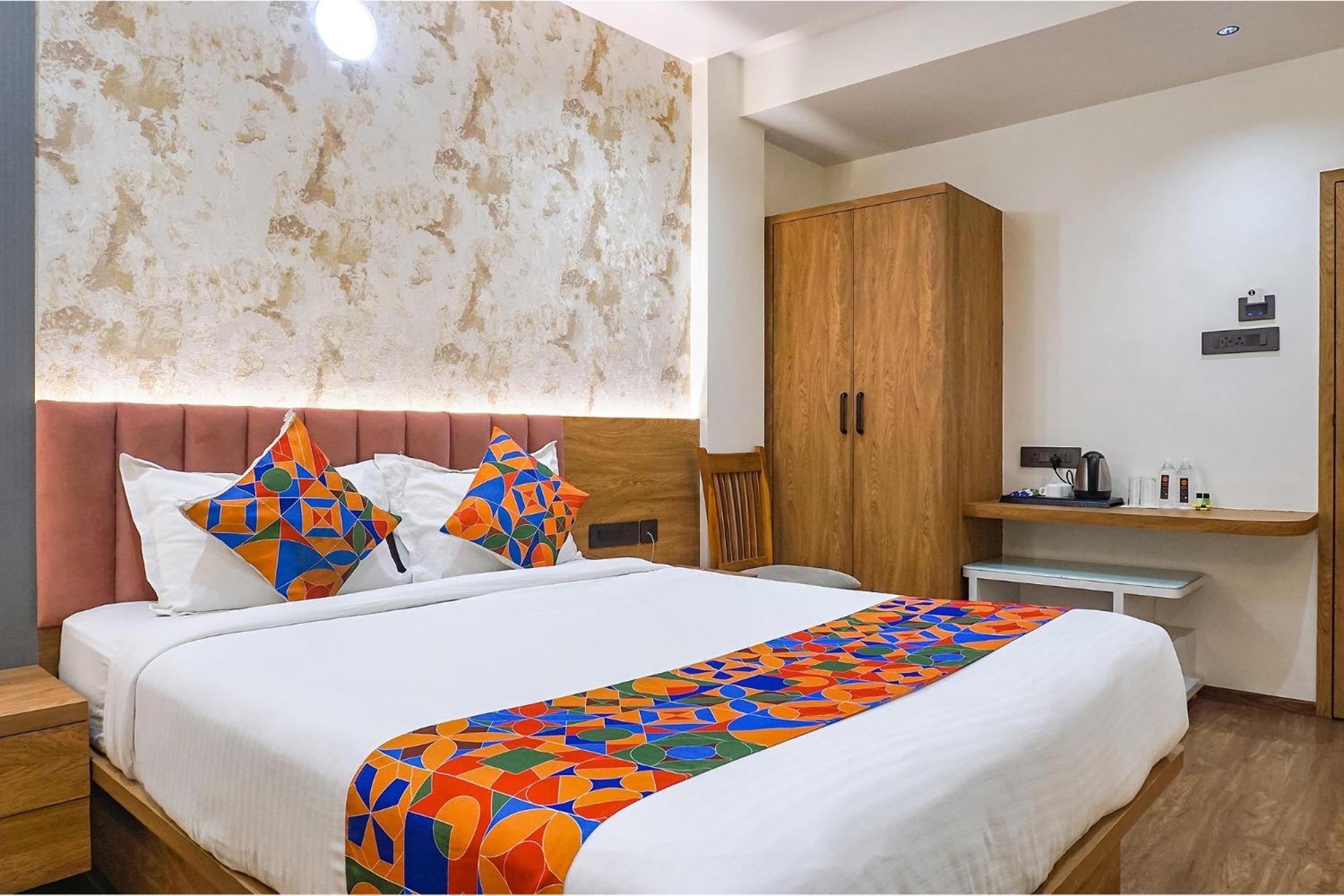 Fabhotel Prime Shourya Residency - Nr Maharshi Karve Museum Пюн Екстериор снимка