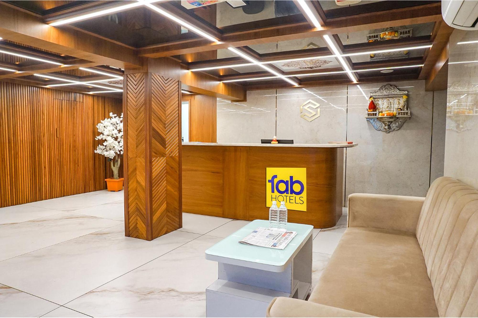 Fabhotel Prime Shourya Residency - Nr Maharshi Karve Museum Пюн Екстериор снимка