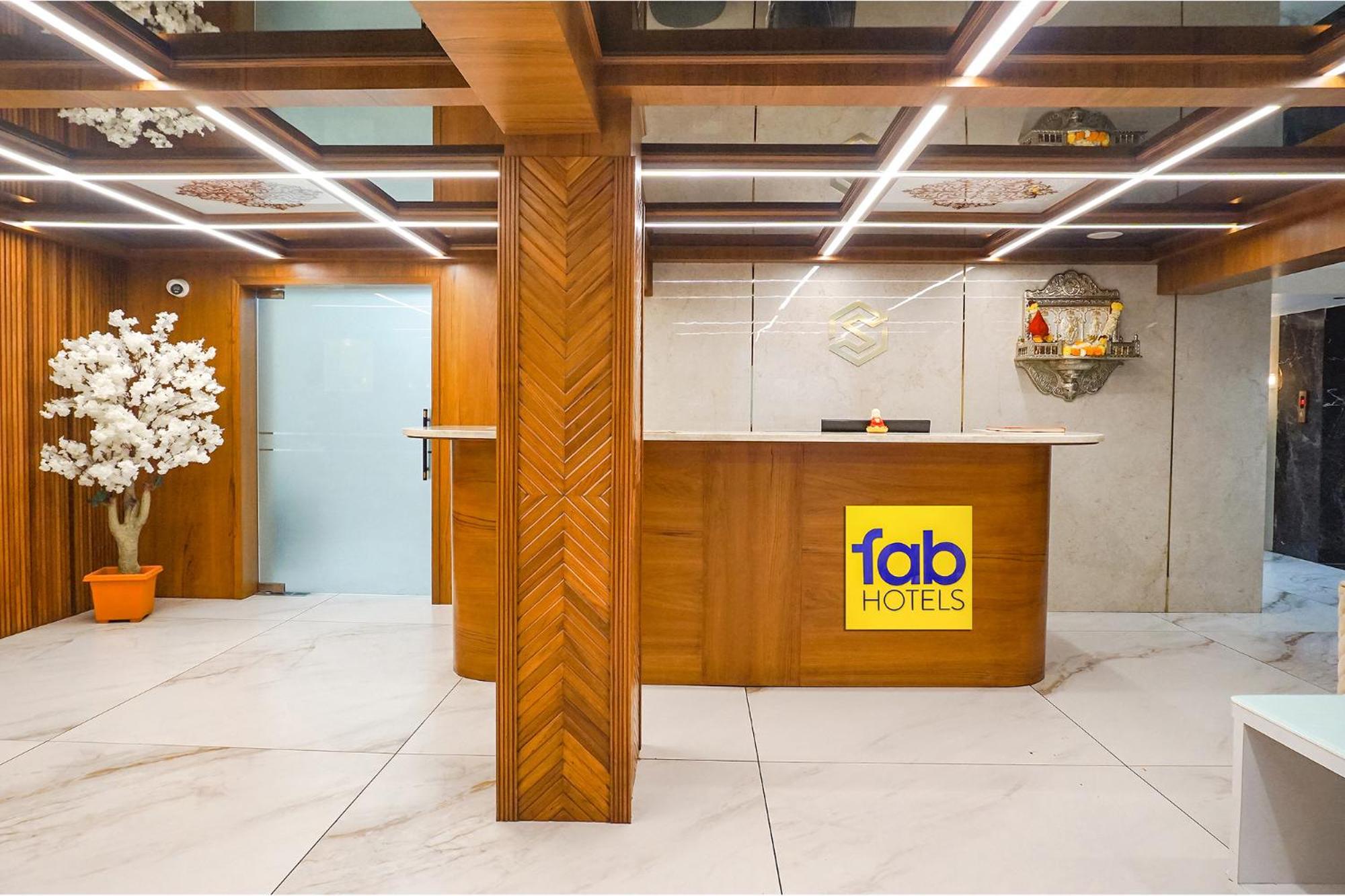 Fabhotel Prime Shourya Residency - Nr Maharshi Karve Museum Пюн Екстериор снимка