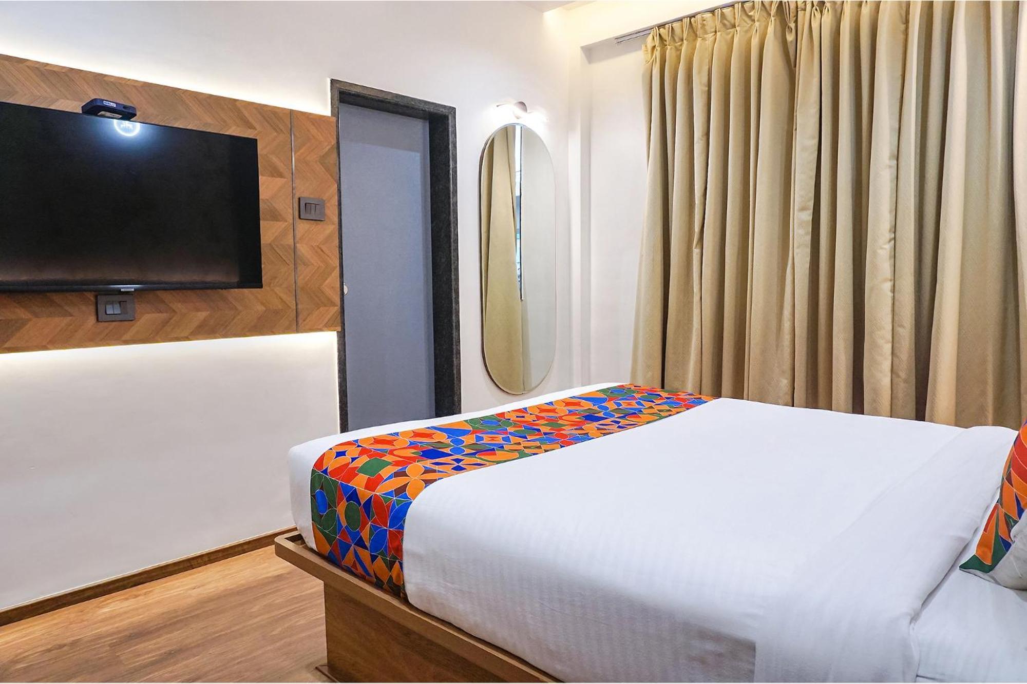 Fabhotel Prime Shourya Residency - Nr Maharshi Karve Museum Пюн Екстериор снимка