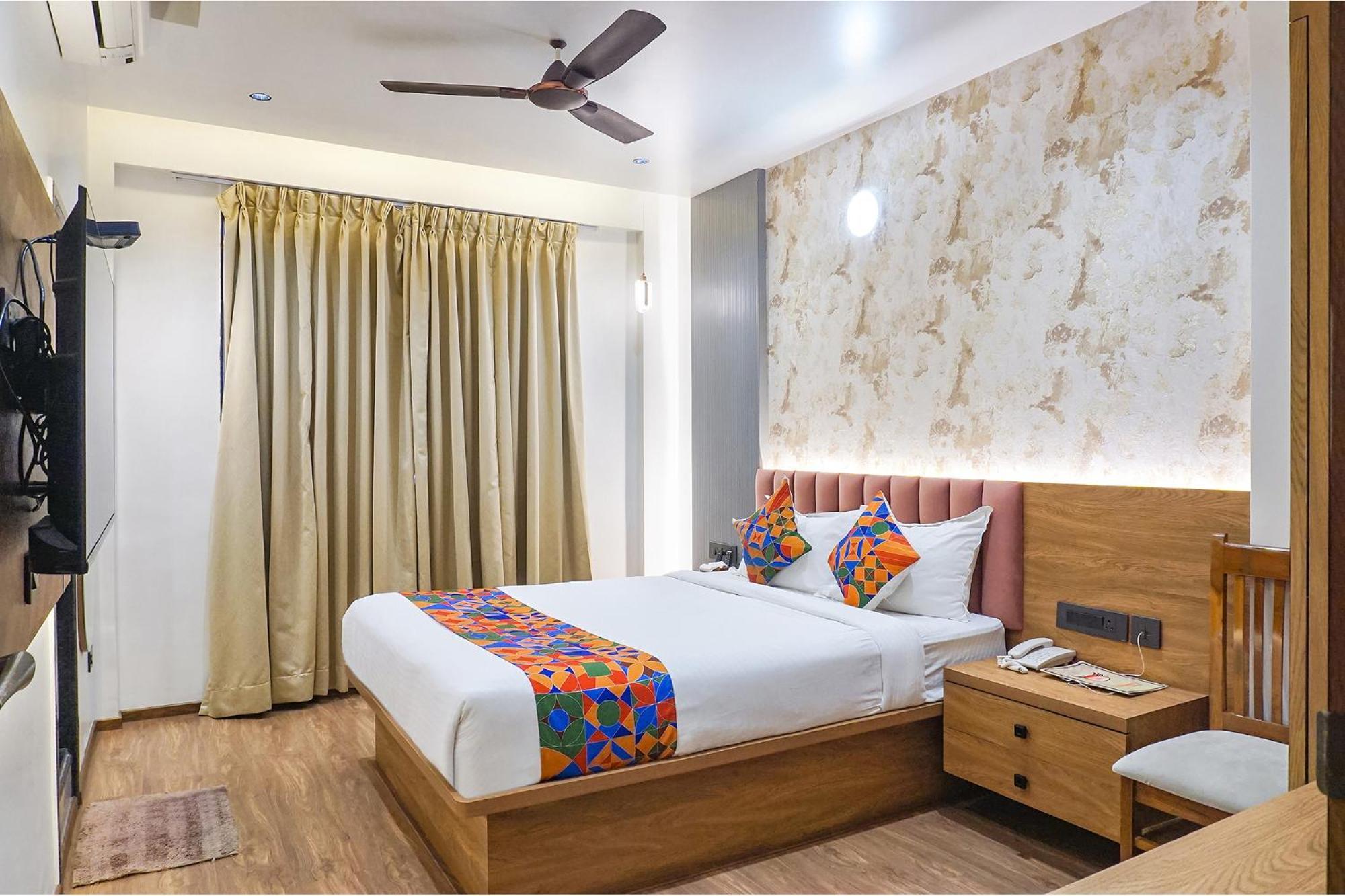 Fabhotel Prime Shourya Residency - Nr Maharshi Karve Museum Пюн Екстериор снимка